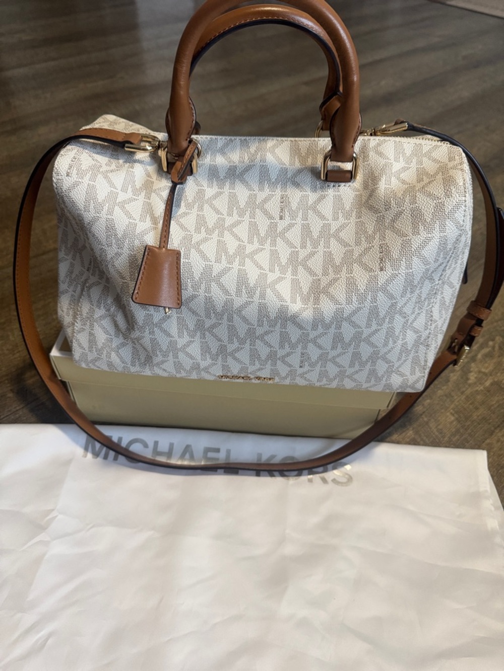 Michael Kors Signature Satchel in Vanilla and Brown - Picture 14 of 14